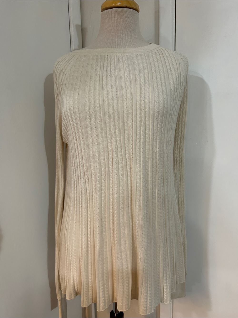 Elie Tahari 100%Silk Cream Ribbed Scoop-Neck Sweater